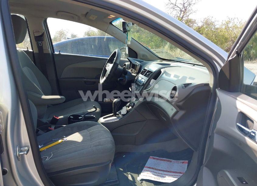 Photo 5 of 2014 Chevrolet Sonic LT AUTO (VIN 1G1JC5SH1E4100855)