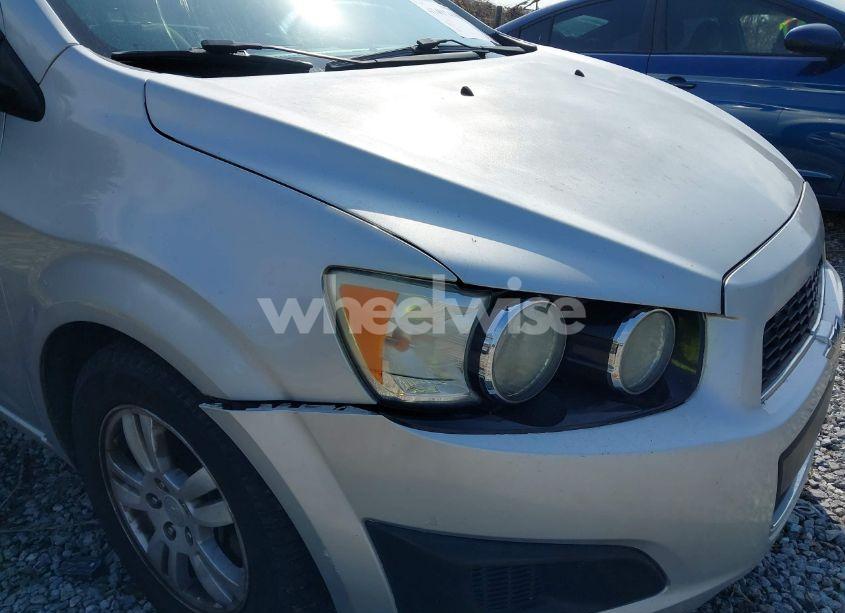 Photo 6 of 2014 Chevrolet Sonic LT AUTO (VIN 1G1JC5SH1E4100855)