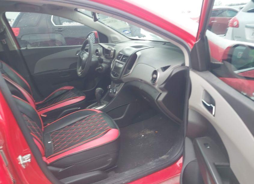 Photo 5 of 2014 Chevrolet Sonic LT AUTO (VIN 1G1JC5SH1E4139686)