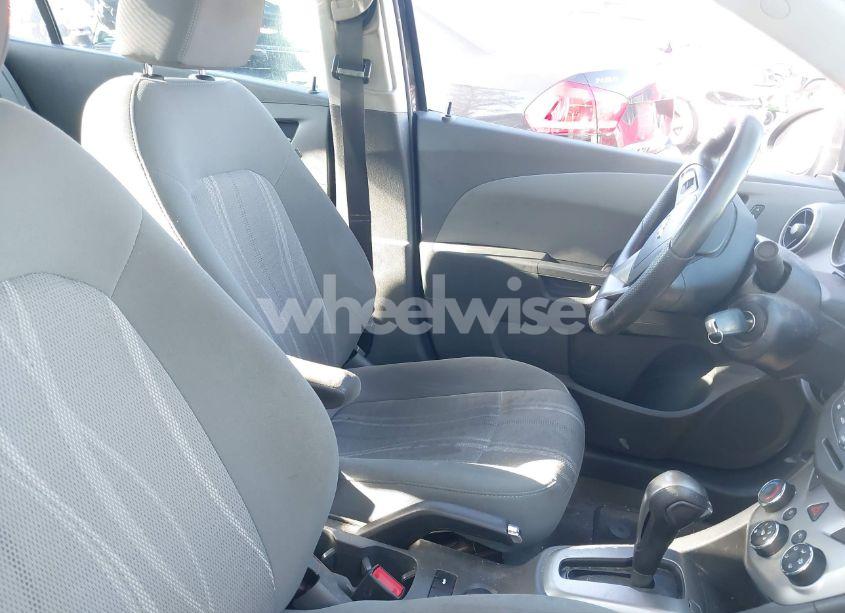 Photo 5 of 2015 Chevrolet Sonic LT AUTO (VIN 1G1JC5SH1F4125031)