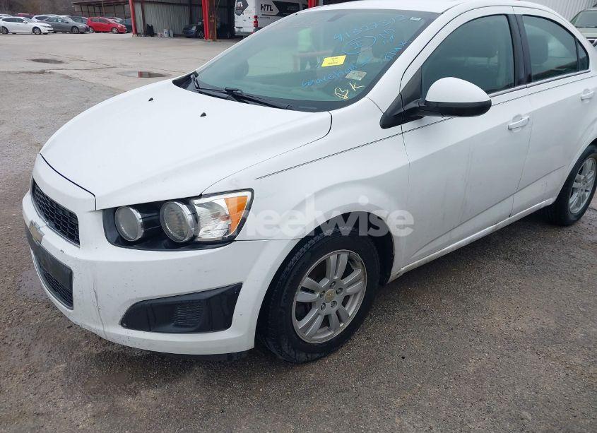 Photo 2 of 2015 Chevrolet Sonic LT AUTO (VIN 1G1JC5SH1F4126633)