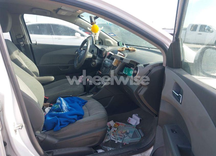 Photo 5 of 2015 Chevrolet Sonic LT AUTO (VIN 1G1JC5SH1F4126633)