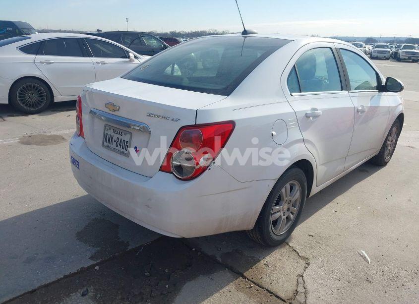 Photo 6 of 2015 Chevrolet Sonic LT AUTO (VIN 1G1JC5SH1F4126633)