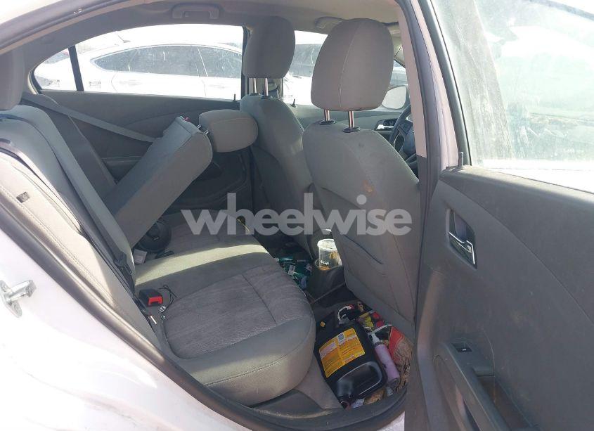 Photo 8 of 2015 Chevrolet Sonic LT AUTO (VIN 1G1JC5SH1F4126633)