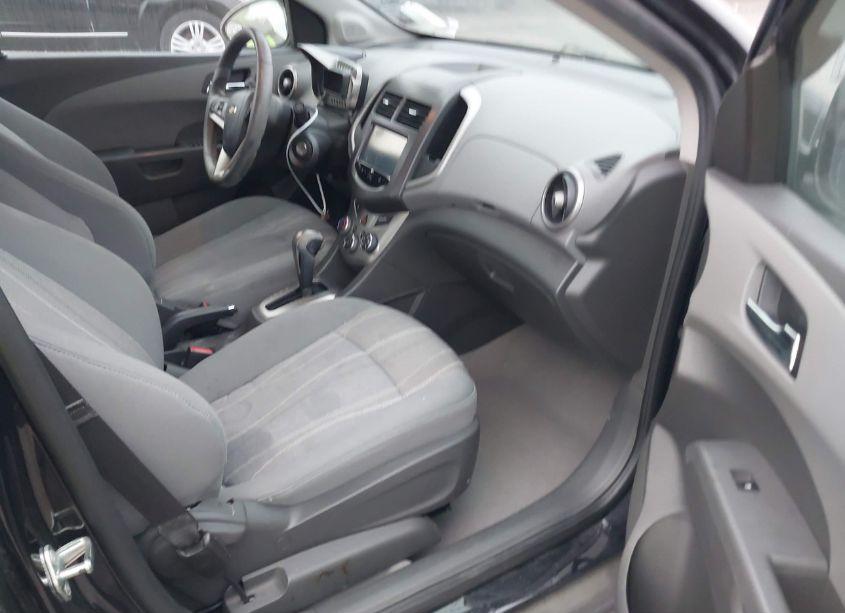 Photo 5 of 2015 Chevrolet Sonic LT AUTO (VIN 1G1JC5SH1F4130357)