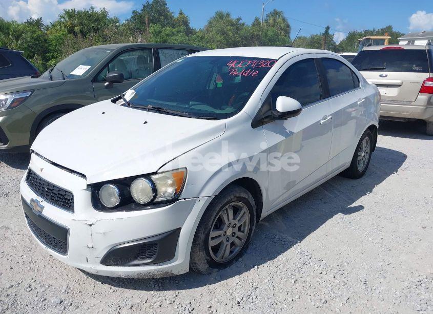Photo 2 of 2015 Chevrolet Sonic LT AUTO (VIN 1G1JC5SH1F4148308)