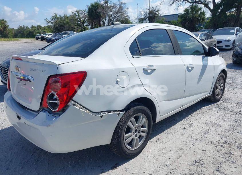 Photo 4 of 2015 Chevrolet Sonic LT AUTO (VIN 1G1JC5SH1F4148308)