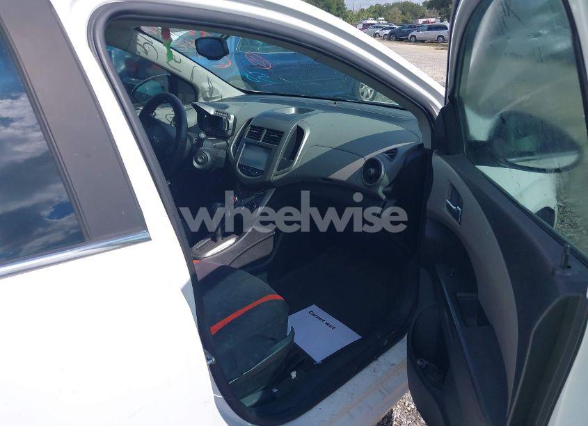 Photo 5 of 2015 Chevrolet Sonic LT AUTO (VIN 1G1JC5SH1F4148308)