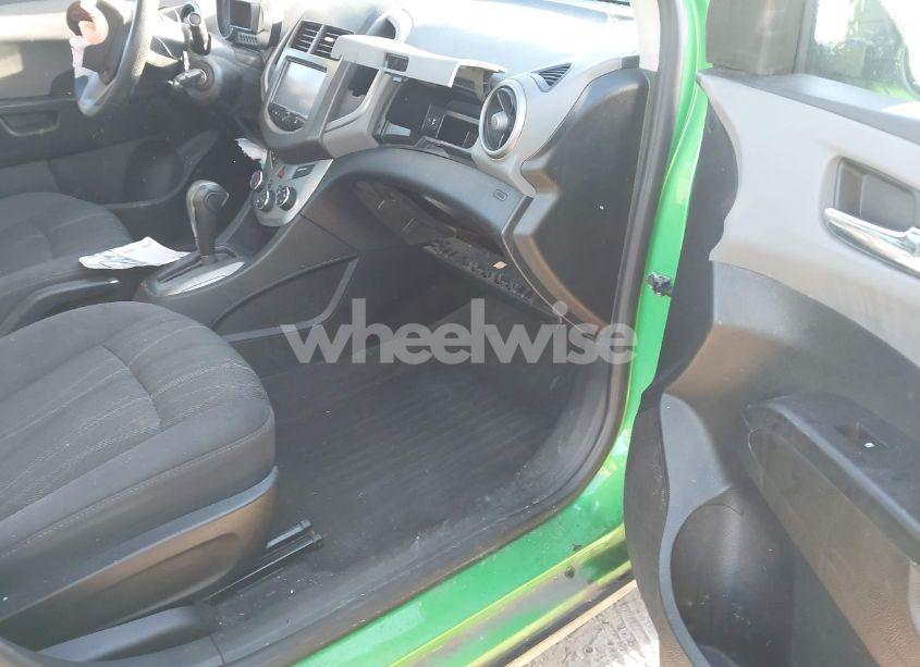 Photo 5 of 2015 Chevrolet Sonic LT AUTO (VIN 1G1JC5SH1F4149779)