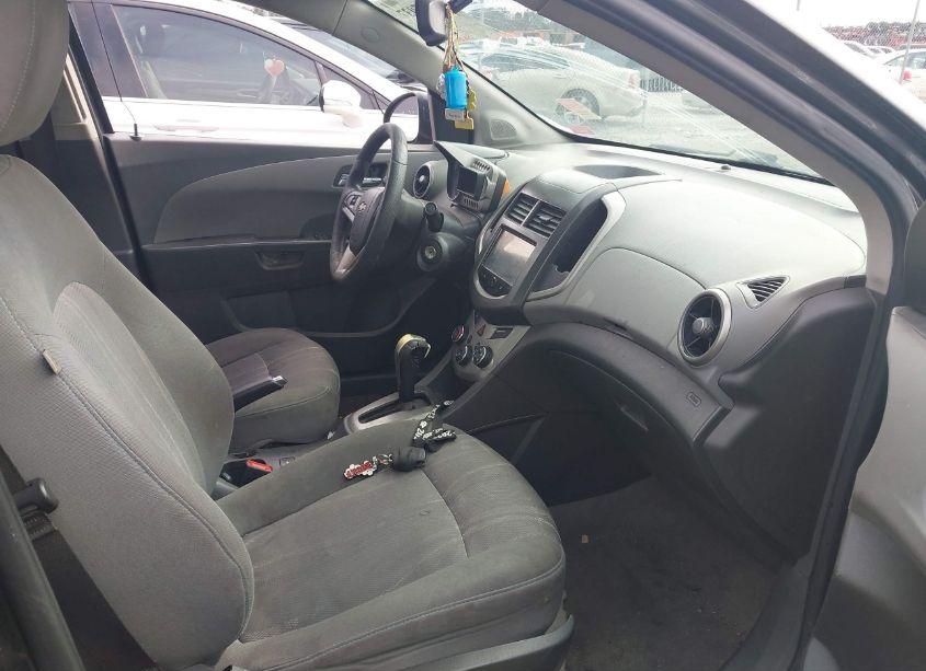 Photo 5 of 2015 Chevrolet Sonic LT AUTO (VIN 1G1JC5SH1F4161639)