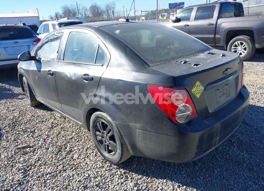 Photo 3 of 2015 Chevrolet Sonic LT AUTO (VIN 1G1JC5SH1F4213870)