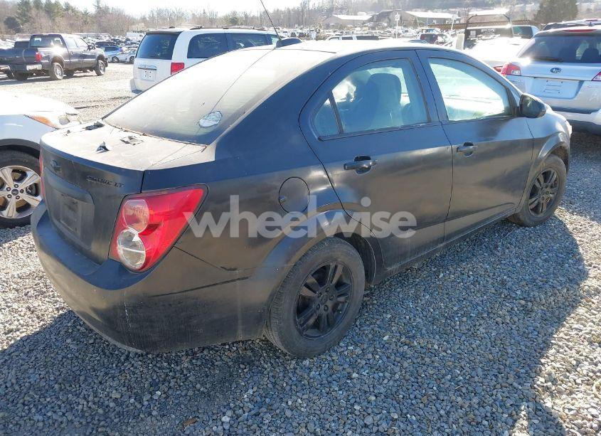 Photo 4 of 2015 Chevrolet Sonic LT AUTO (VIN 1G1JC5SH1F4213870)