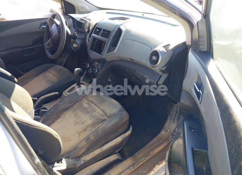 Photo 5 of 2015 Chevrolet Sonic LT AUTO (VIN 1G1JC5SH1F4213870)