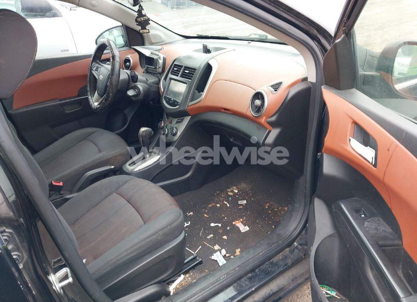 Photo 5 of 2016 Chevrolet Sonic LT AUTO (VIN 1G1JC5SH1G4133776)