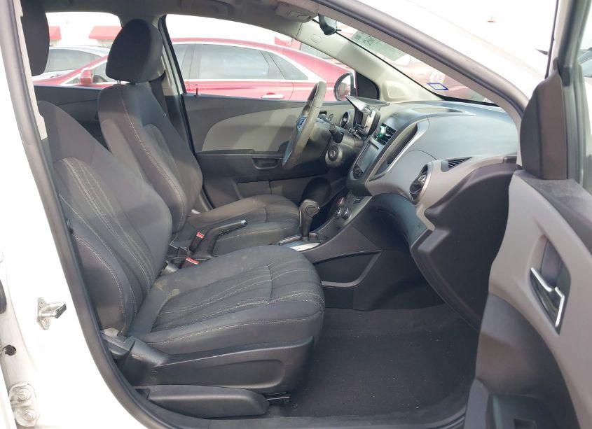 Photo 5 of 2016 Chevrolet Sonic LT AUTO (VIN 1G1JC5SH1G4159617)