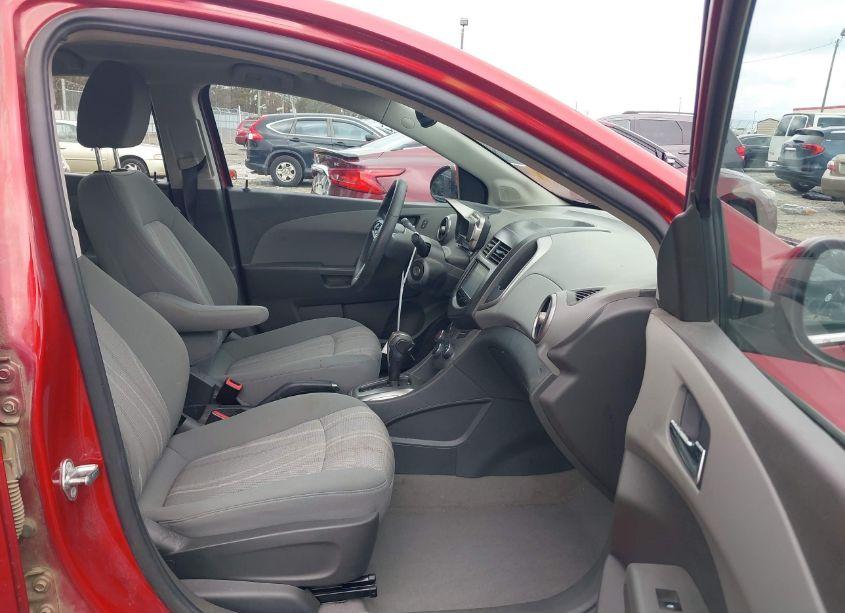 Photo 5 of 2016 Chevrolet Sonic LT AUTO (VIN 1G1JC5SH1G4175929)