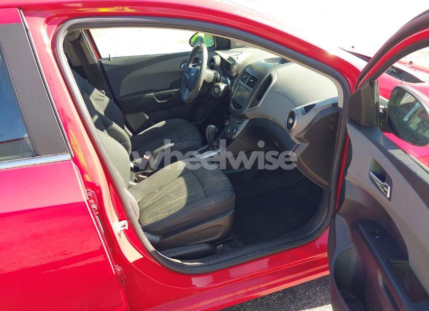 Photo 5 of 2016 Chevrolet Sonic LT AUTO (VIN 1G1JC5SH1G4179916)