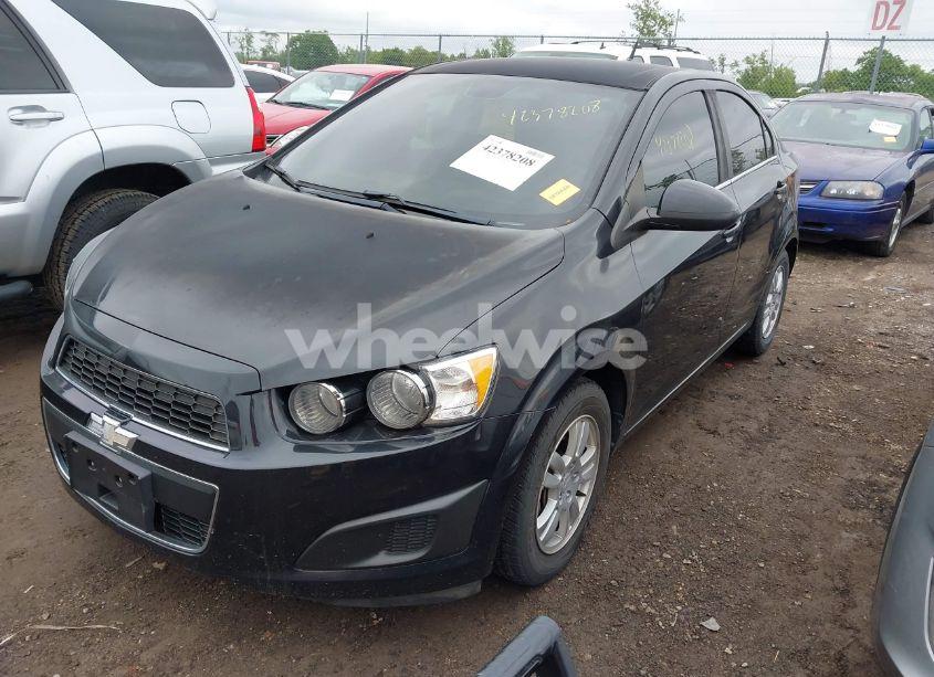 Photo 2 of 2013 Chevrolet Sonic LT AUTO (VIN 1G1JC5SH2D4157452)