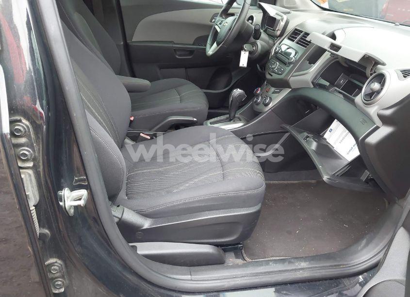 Photo 5 of 2013 Chevrolet Sonic LT AUTO (VIN 1G1JC5SH2D4157452)