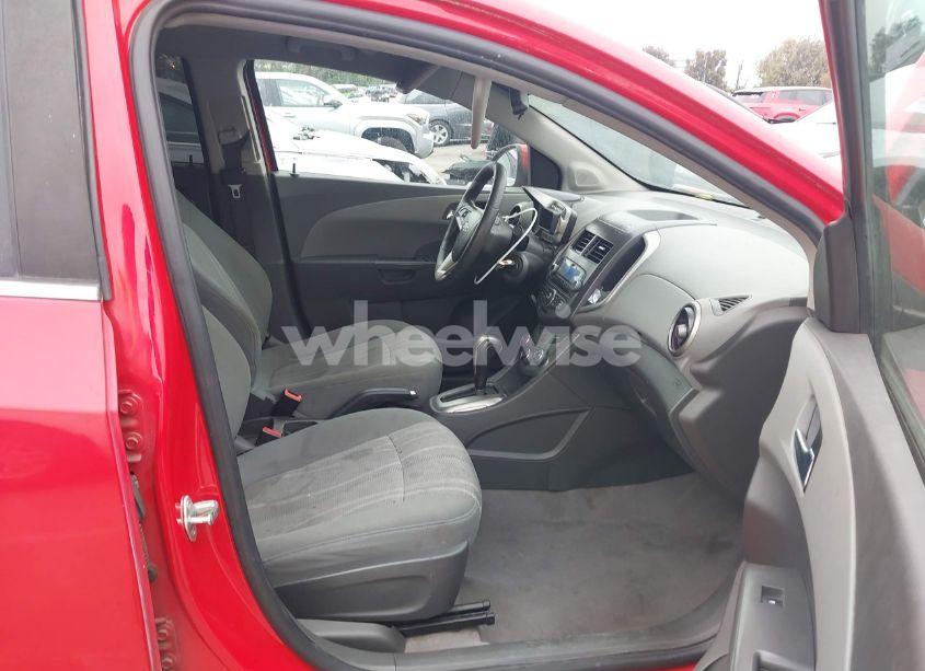 Photo 5 of 2013 Chevrolet Sonic LT AUTO (VIN 1G1JC5SH2D4211008)
