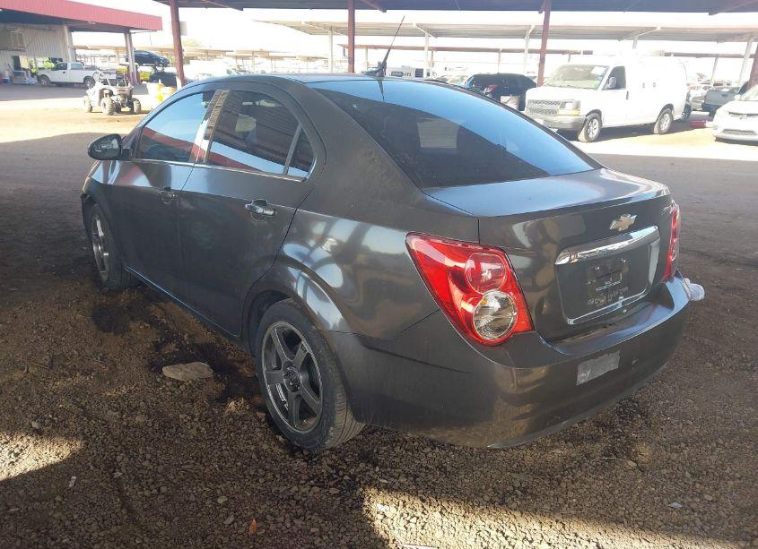 Photo 3 of 2013 Chevrolet Sonic LT AUTO (VIN 1G1JC5SH2D4252402)
