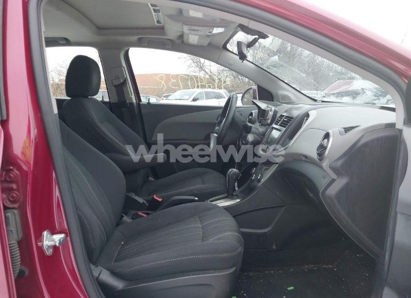 Photo 5 of 2014 Chevrolet Sonic LT AUTO (VIN 1G1JC5SH2E4110973)