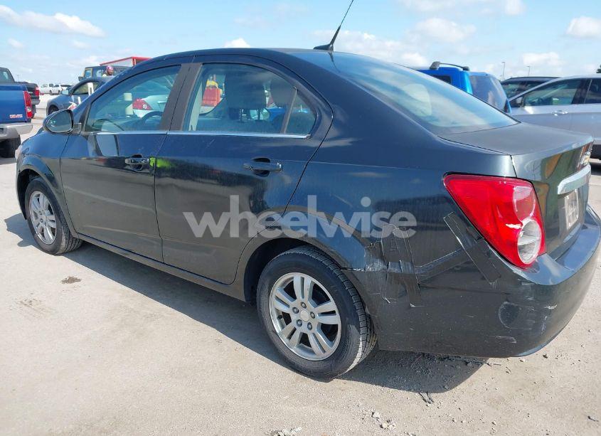 Photo 3 of 2014 Chevrolet Sonic LT AUTO (VIN 1G1JC5SH2E4139597)