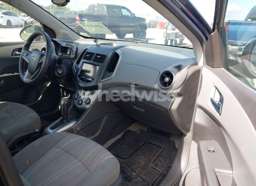 Photo 5 of 2014 Chevrolet Sonic LT AUTO (VIN 1G1JC5SH2E4139597)