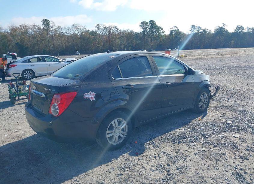 Photo 4 of 2014 Chevrolet Sonic LT AUTO (VIN 1G1JC5SH2E4149580)