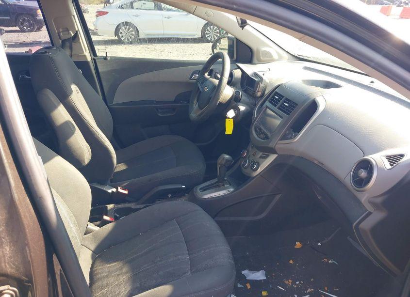 Photo 5 of 2014 Chevrolet Sonic LT AUTO (VIN 1G1JC5SH2E4149580)