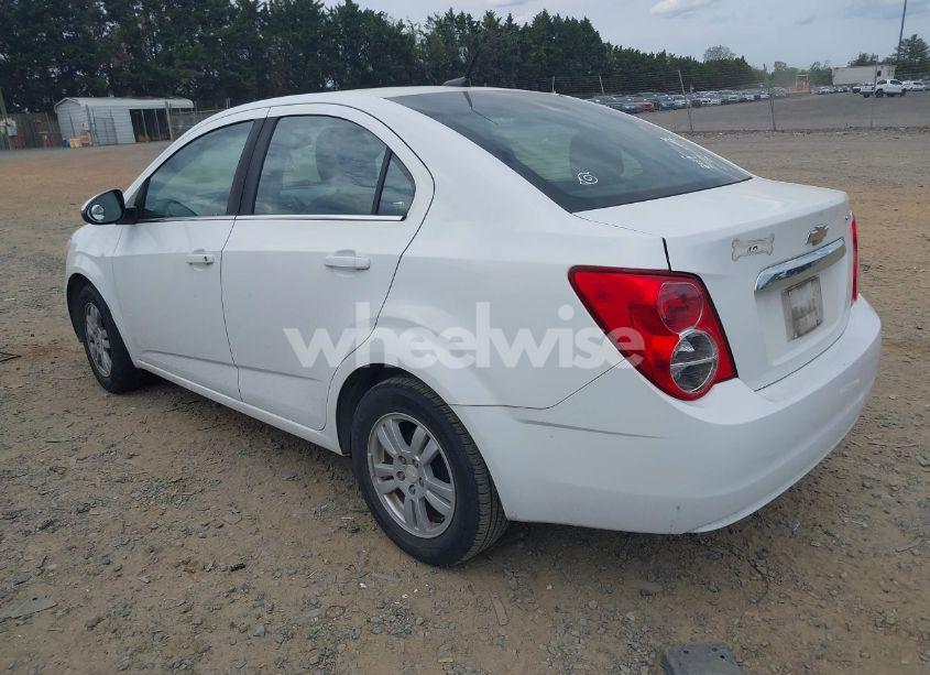 Photo 3 of 2014 Chevrolet Sonic LT AUTO (VIN 1G1JC5SH2E4162166)