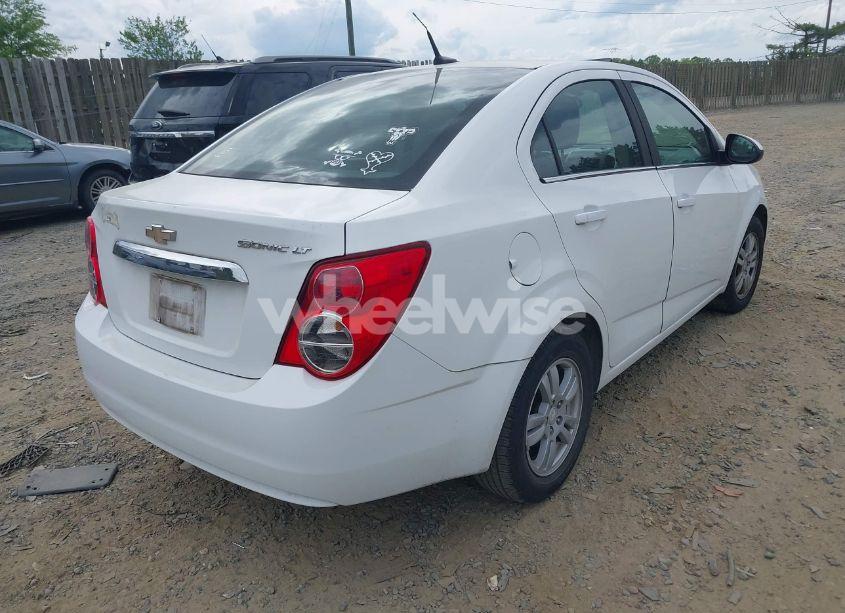 Photo 4 of 2014 Chevrolet Sonic LT AUTO (VIN 1G1JC5SH2E4162166)