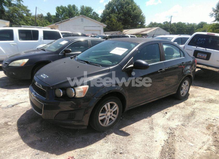 Photo 2 of 2014 Chevrolet Sonic LT AUTO (VIN 1G1JC5SH2E4164189)