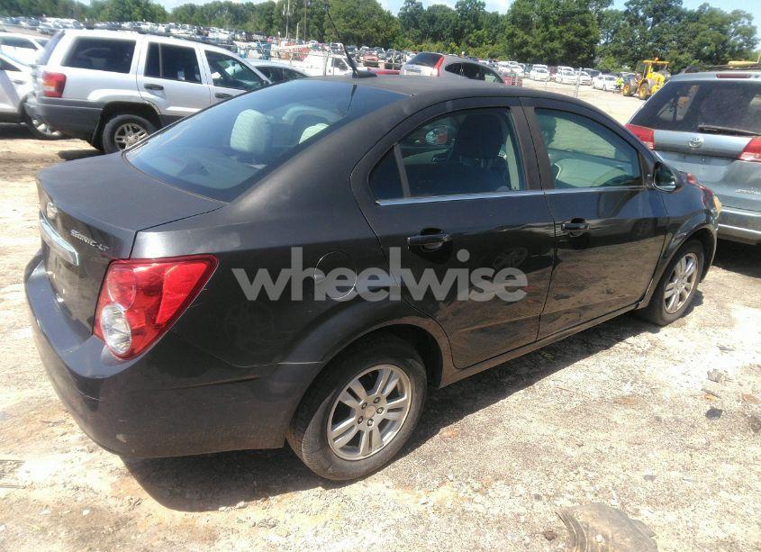 Photo 4 of 2014 Chevrolet Sonic LT AUTO (VIN 1G1JC5SH2E4164189)