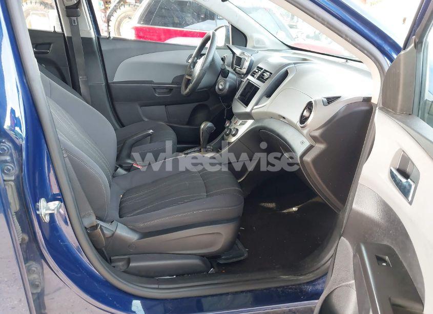 Photo 5 of 2014 Chevrolet Sonic LT AUTO (VIN 1G1JC5SH2E4176844)