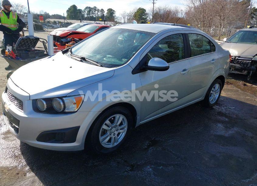 Photo 2 of 2014 Chevrolet Sonic LT AUTO (VIN 1G1JC5SH2E4200074)