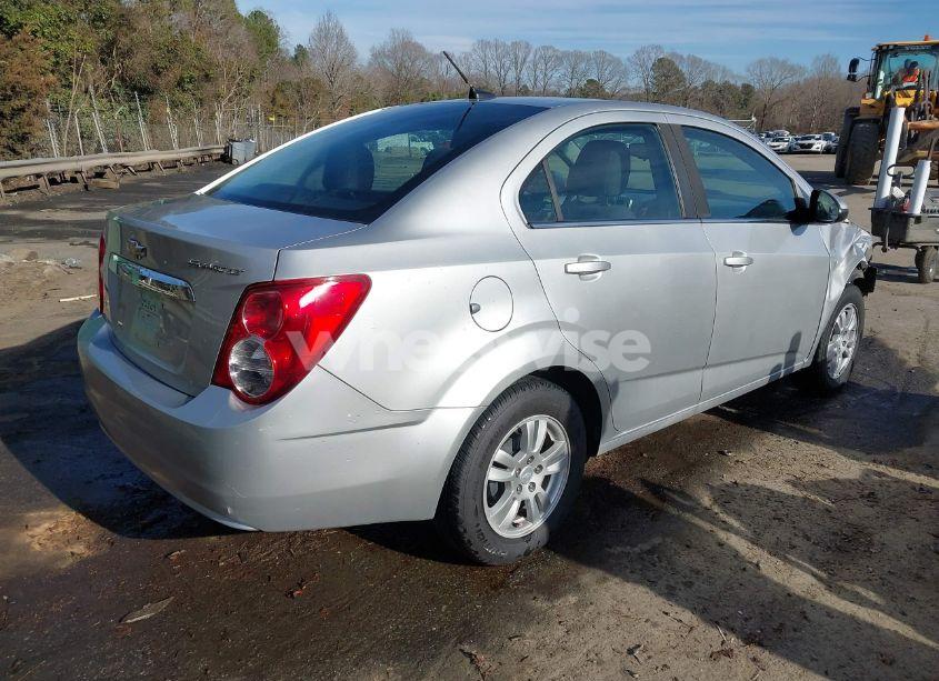Photo 4 of 2014 Chevrolet Sonic LT AUTO (VIN 1G1JC5SH2E4200074)