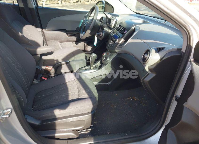 Photo 5 of 2014 Chevrolet Sonic LT AUTO (VIN 1G1JC5SH2E4200074)