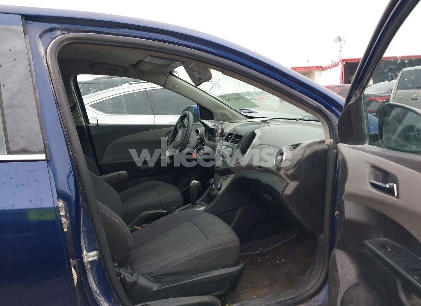 Photo 5 of 2014 Chevrolet Sonic LT AUTO (VIN 1G1JC5SH2E4218221)