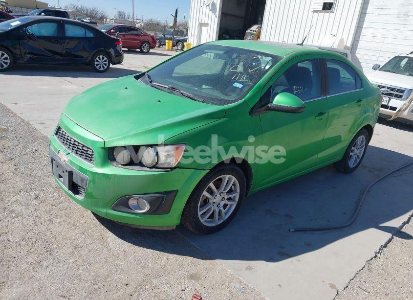 Photo 2 of 2014 Chevrolet Sonic LT AUTO (VIN 1G1JC5SH2E4229543)
