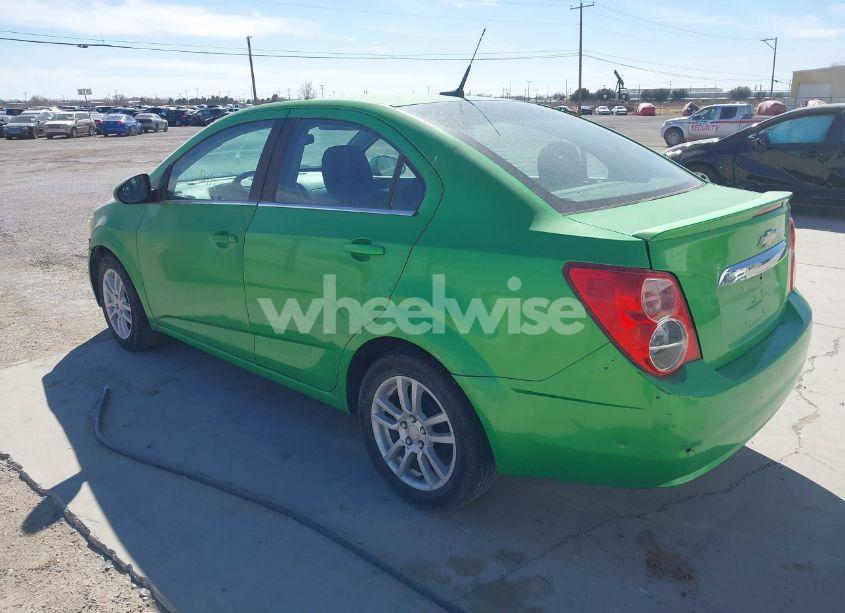 Photo 3 of 2014 Chevrolet Sonic LT AUTO (VIN 1G1JC5SH2E4229543)