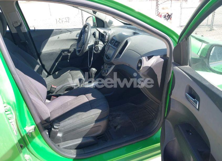 Photo 5 of 2014 Chevrolet Sonic LT AUTO (VIN 1G1JC5SH2E4229543)