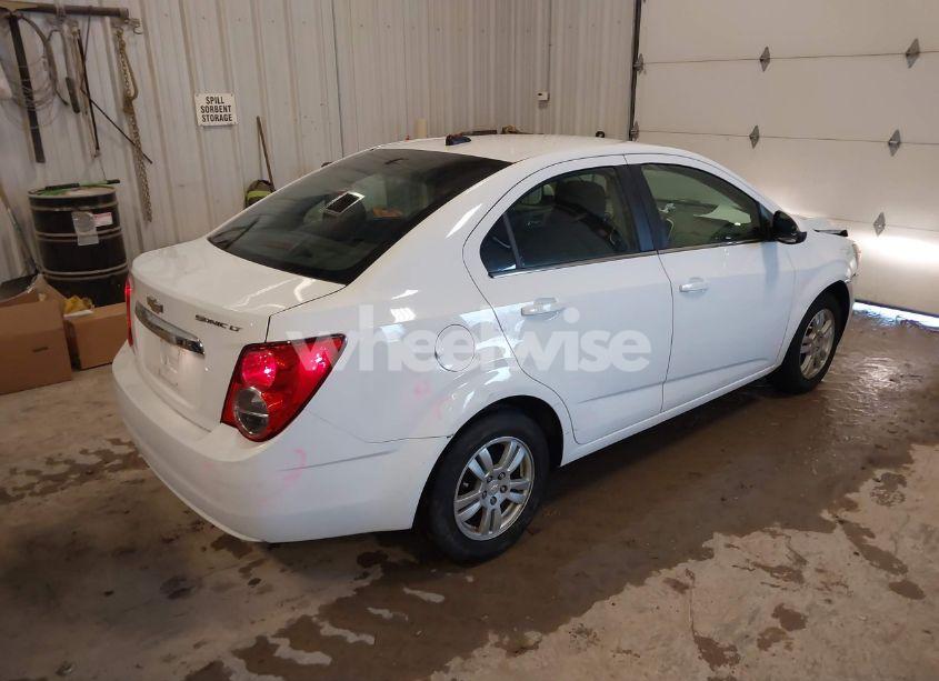 Photo 4 of 2014 Chevrolet Sonic LT AUTO (VIN 1G1JC5SH2E4235374)