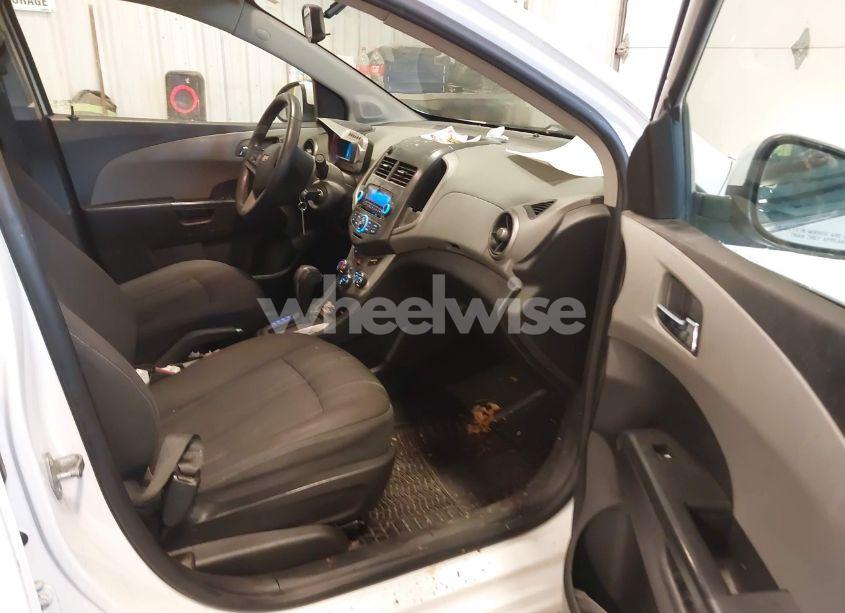 Photo 5 of 2014 Chevrolet Sonic LT AUTO (VIN 1G1JC5SH2E4235374)