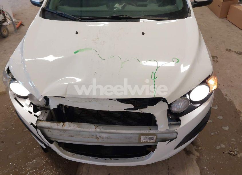 Photo 6 of 2014 Chevrolet Sonic LT AUTO (VIN 1G1JC5SH2E4235374)