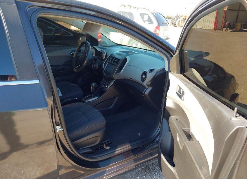 Photo 5 of 2014 Chevrolet Sonic LT AUTO (VIN 1G1JC5SH2E4237755)
