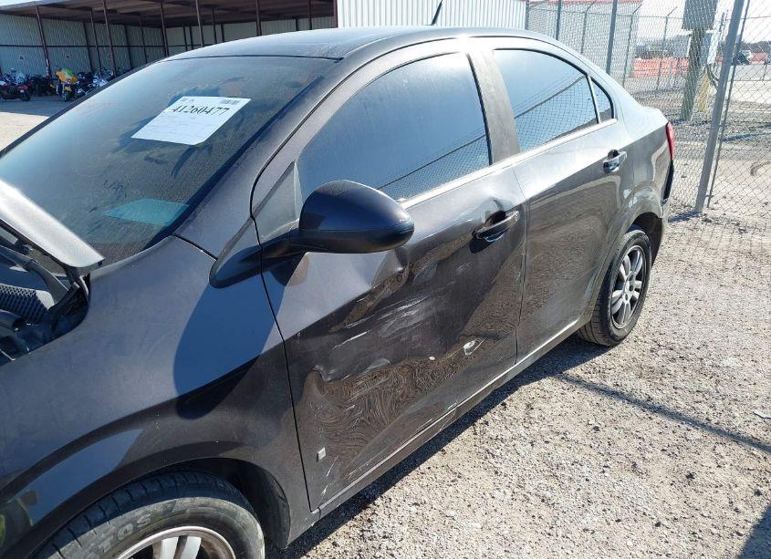 Photo 6 of 2014 Chevrolet Sonic LT AUTO (VIN 1G1JC5SH2E4237755)