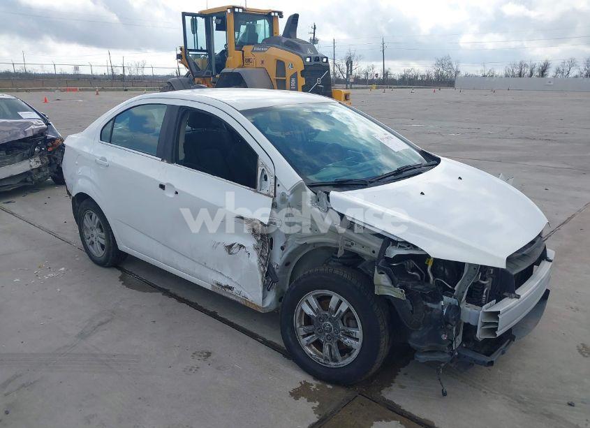 2015 Chevrolet Sonic LT AUTO (VIN 1G1JC5SH2F4220925) main photo