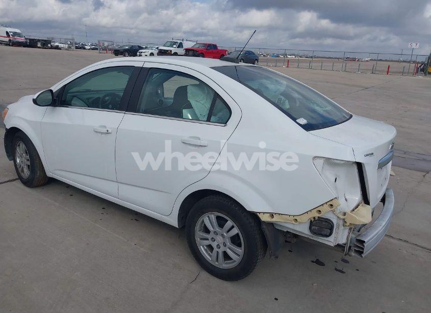 Photo 3 of 2015 Chevrolet Sonic LT AUTO (VIN 1G1JC5SH2F4220925)