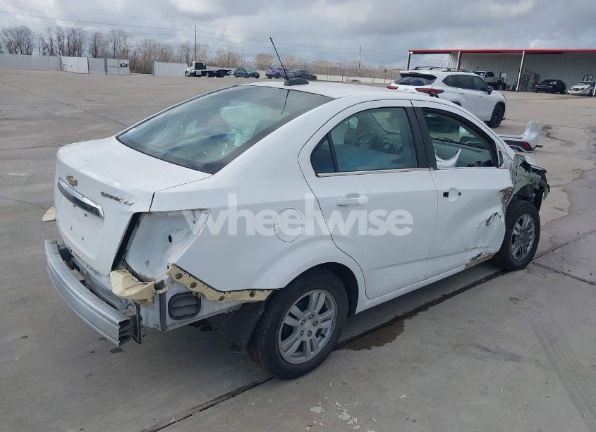 Photo 4 of 2015 Chevrolet Sonic LT AUTO (VIN 1G1JC5SH2F4220925)
